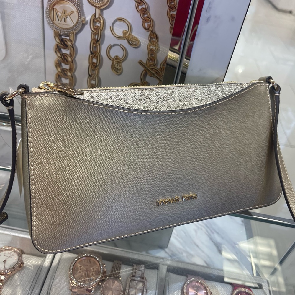 MICHAEL KORS Arden Medium Metallic Crossbody Bag
Pale Gold 
NWT - Picture 14 of 16